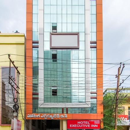 Hotel Executive Inn Vijayawāda Esterno foto