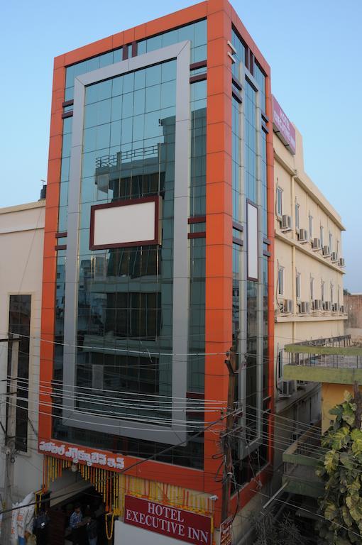 Hotel Executive Inn Vijayawāda Esterno foto