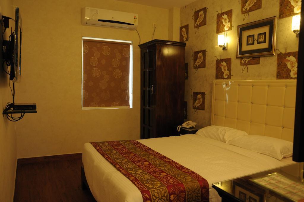 Hotel Executive Inn Vijayawāda Esterno foto