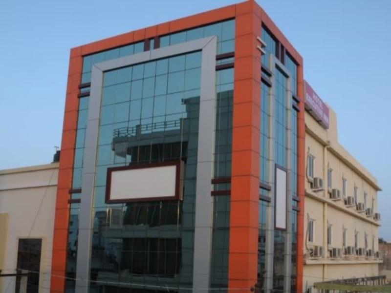 Hotel Executive Inn Vijayawāda Esterno foto