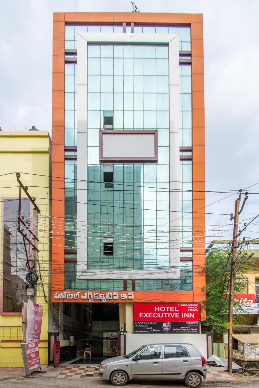 Hotel Executive Inn Vijayawāda Esterno foto